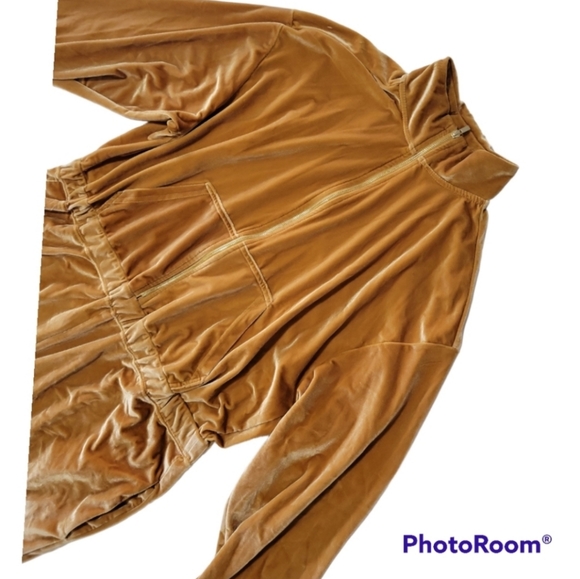 FABLETICS retail $ 90  Wide-leg jumpsuit in velour. Size 1X - Picture 7 of 15